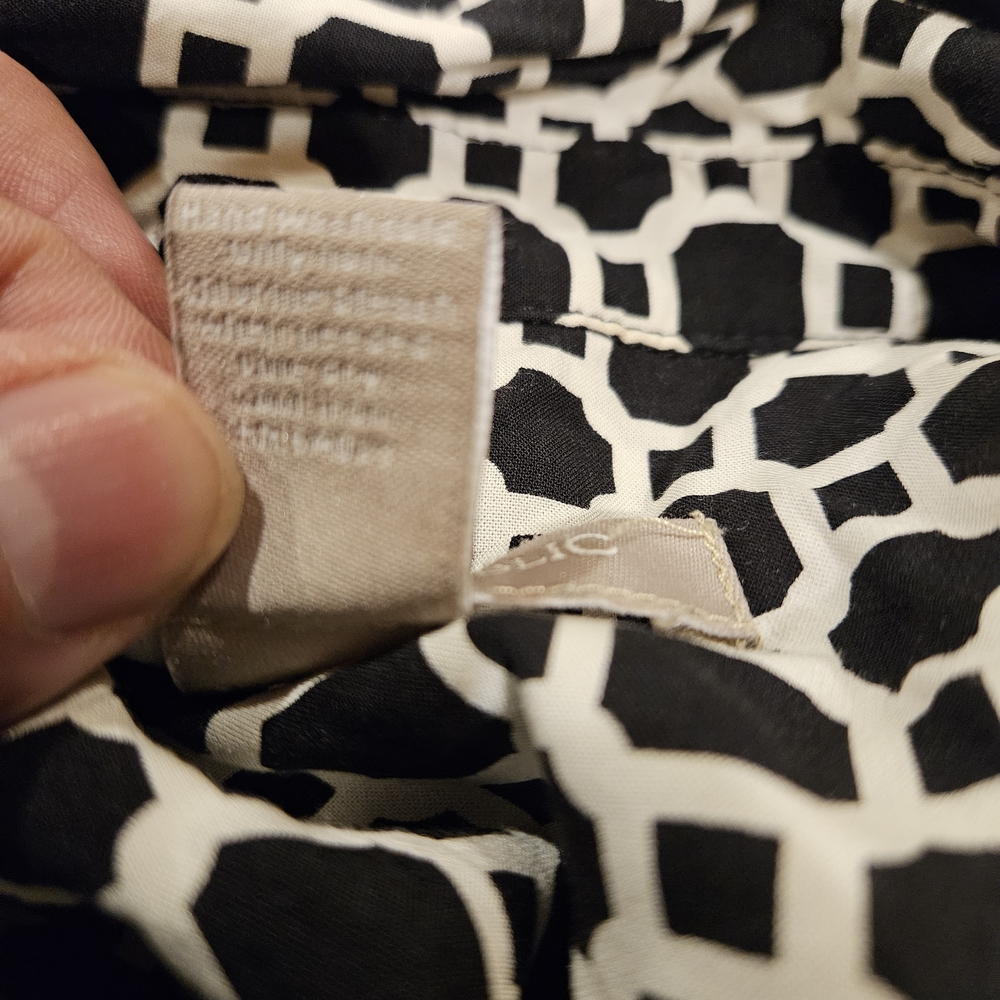 Banana Republic Black and White Patterned Blouse - Picture 5 of 6